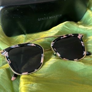 Gentle Monster Classic Flat Sunglasses with Soft Rose Marble Edges - Deadstock